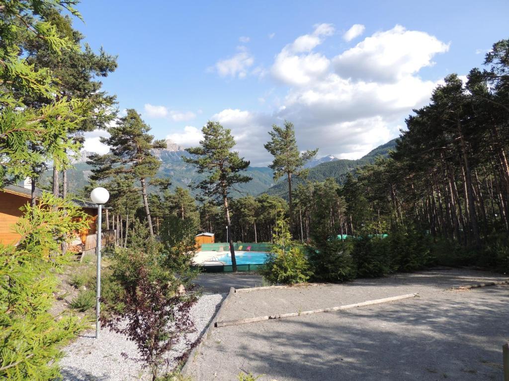 Hotel Parc Résidentiel de Loisir : Le Loup Blanc du Riou Barcelonnette Exterior foto
